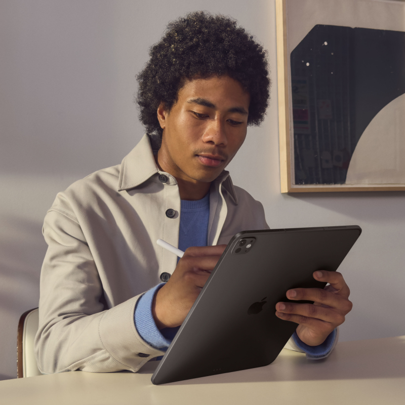 Apple iPad Pro M4, 13” дюймов Wi-Fi 1 ТБ Чёрный космос, нанотекстурное стекло