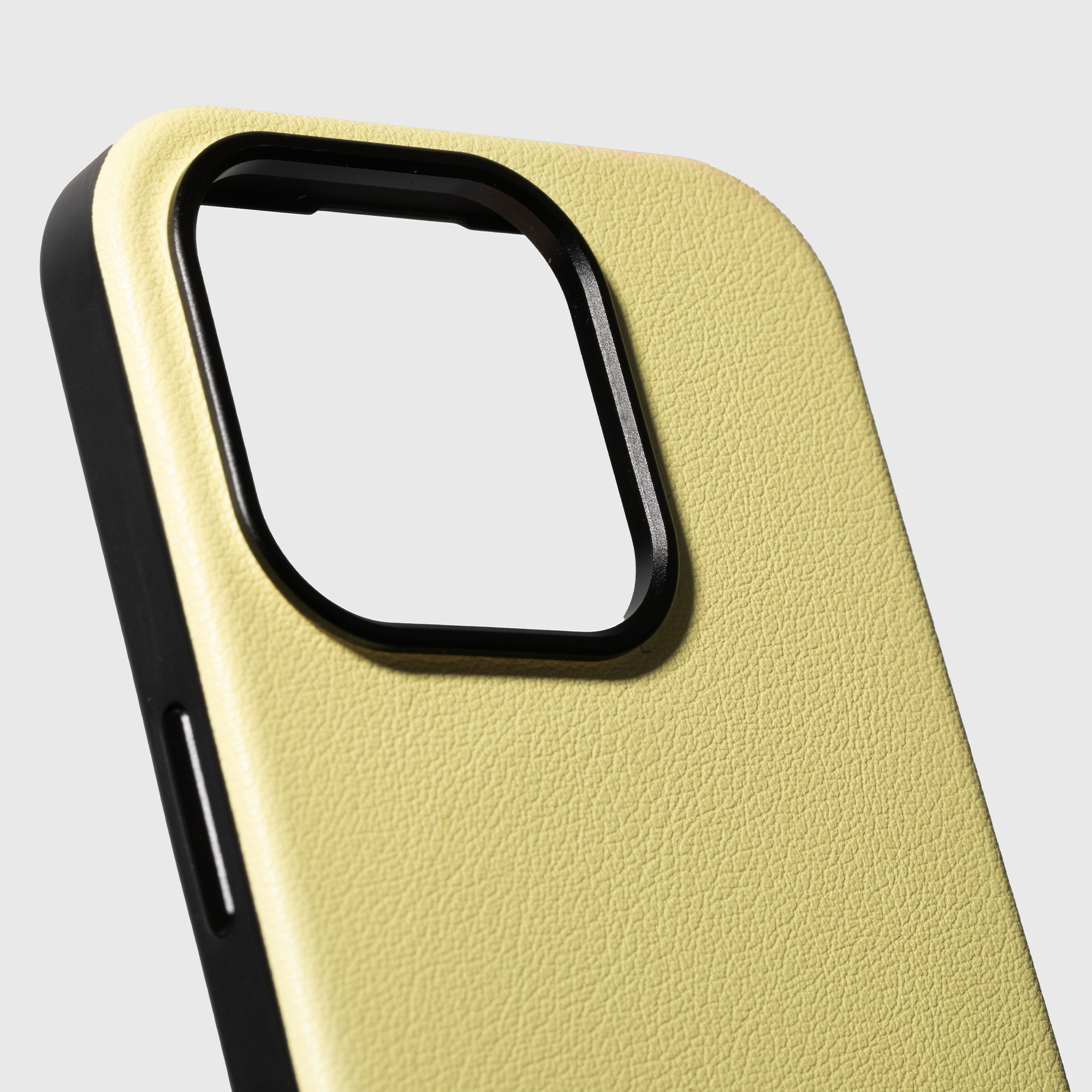 Чехол Native Union Active Case MagSafe для iPhone 16 Pro, лимон