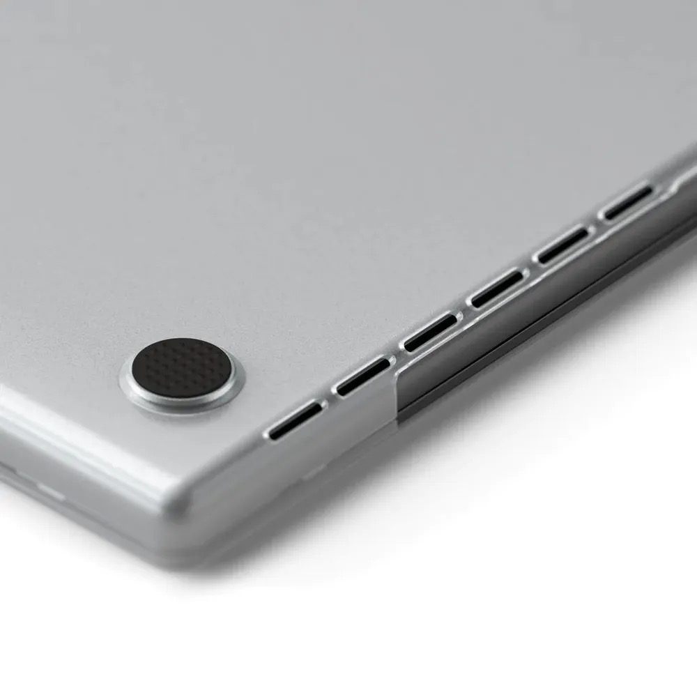 Чехол-накладка Satechi Eco Hardshell Case для MacBook Pro 16", прозрачный