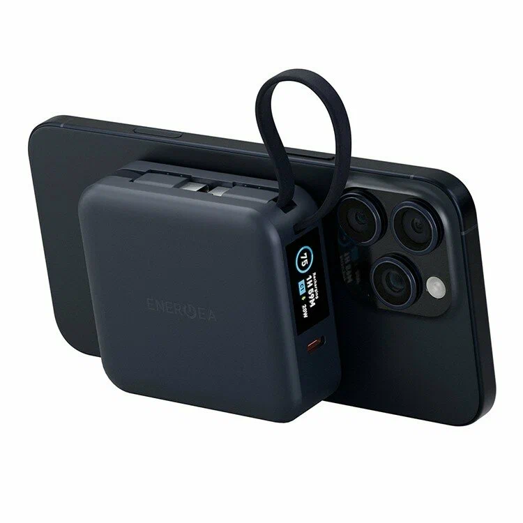 На фото изображено Внешний аккумулятор Energea MagPac Mini Plus 10000 mAh, синий